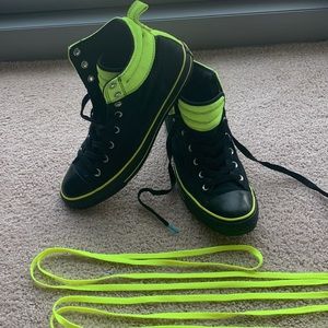 Chuck Taylor All Star Canvas M12. Absolutely gorgeous. FREE bonus pair of laces!